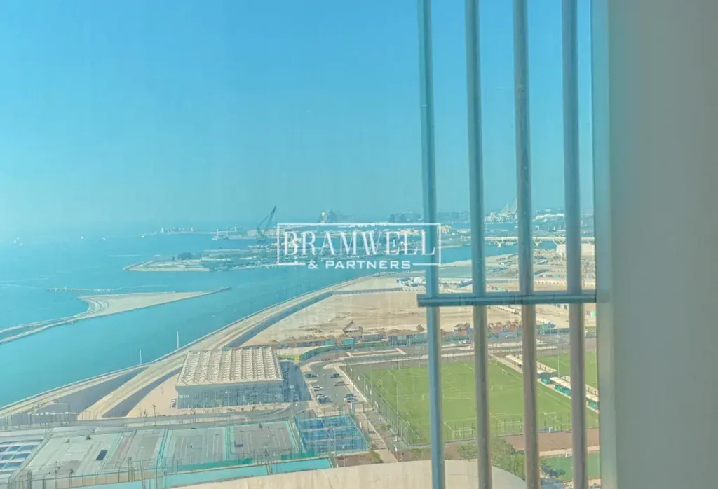 Prestigious Residence | Stunning Views | Vacant - photo 3
