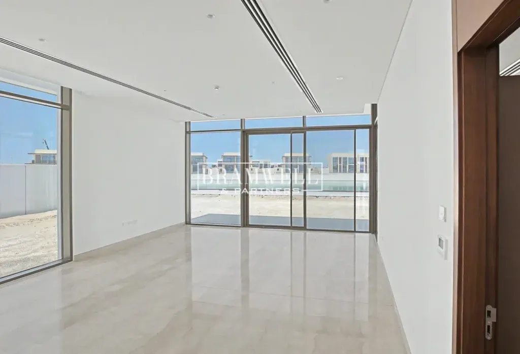 Spectacular Villa | Massive Plot | Prime Location - photo 3
