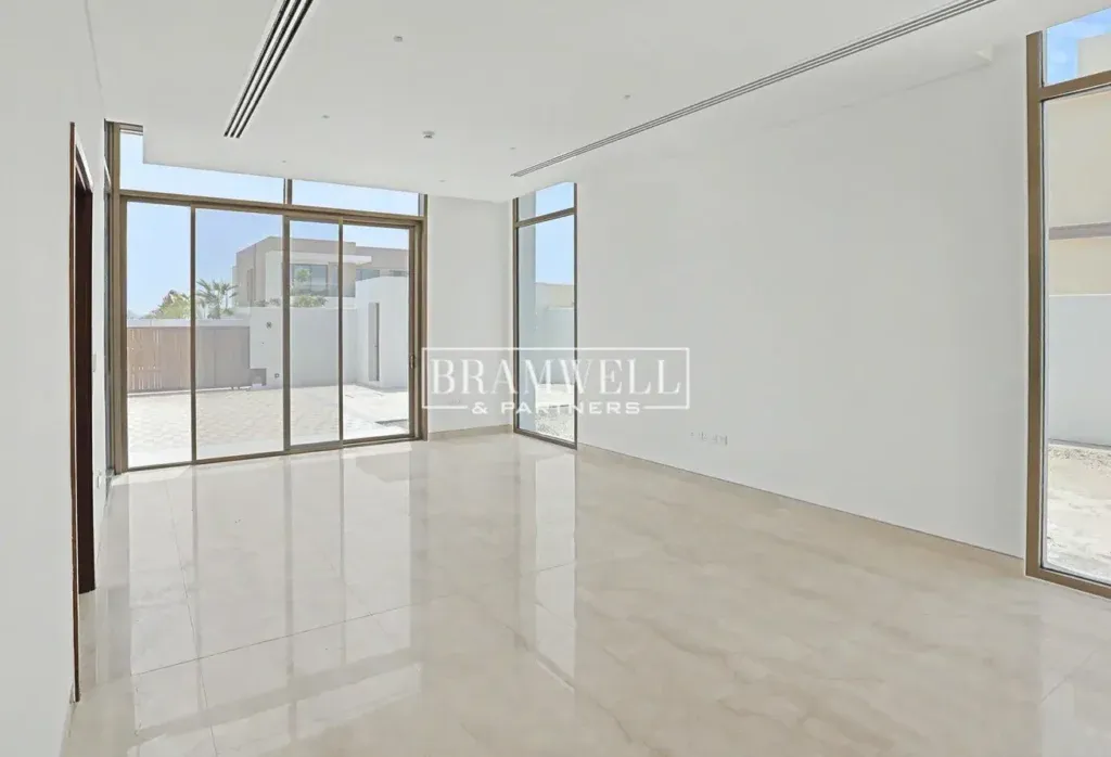 Spectacular Villa | Massive Plot | Prime Location