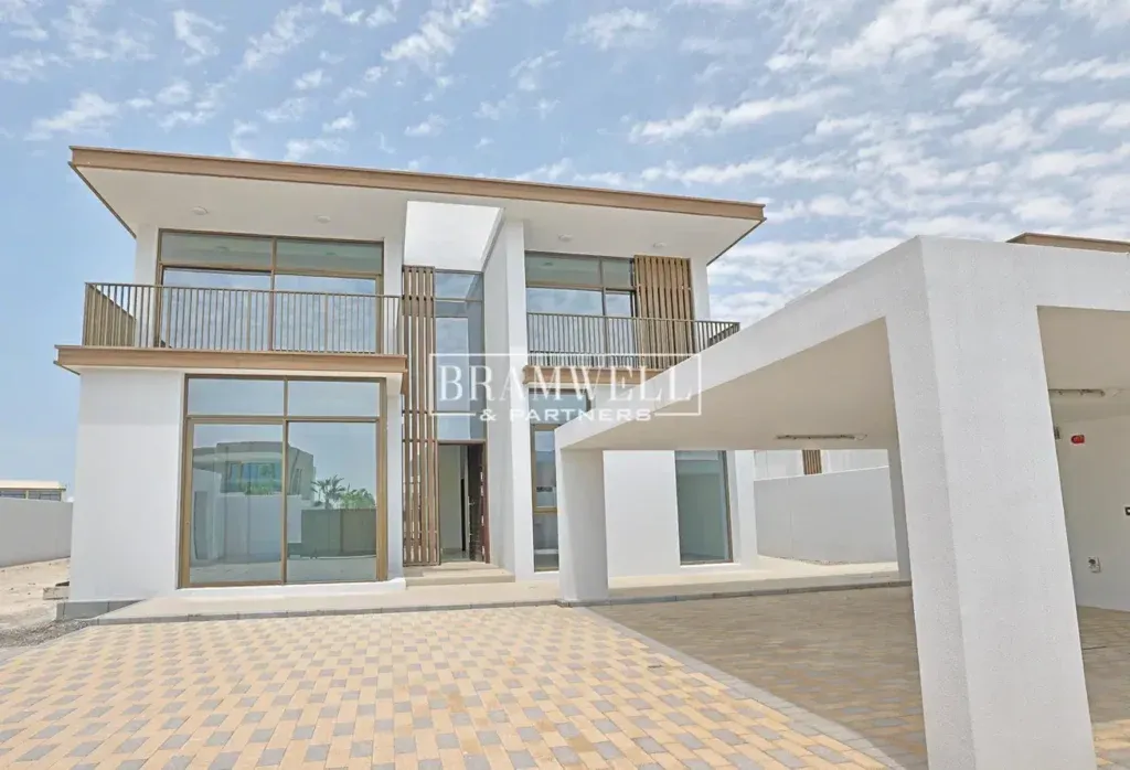 Spectacular Villa | Massive Plot | Prime Location - photo 2