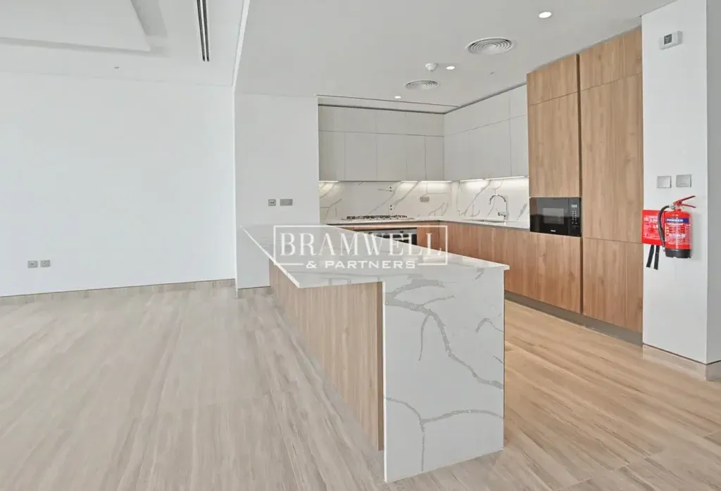 Exceptional Townhouse | Waterfront Community Living - photo 3
