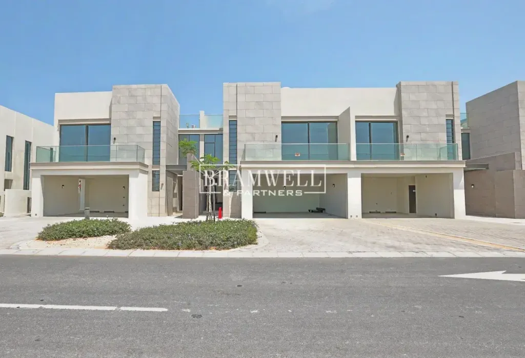 Exceptional Townhouse | Waterfront Community Living